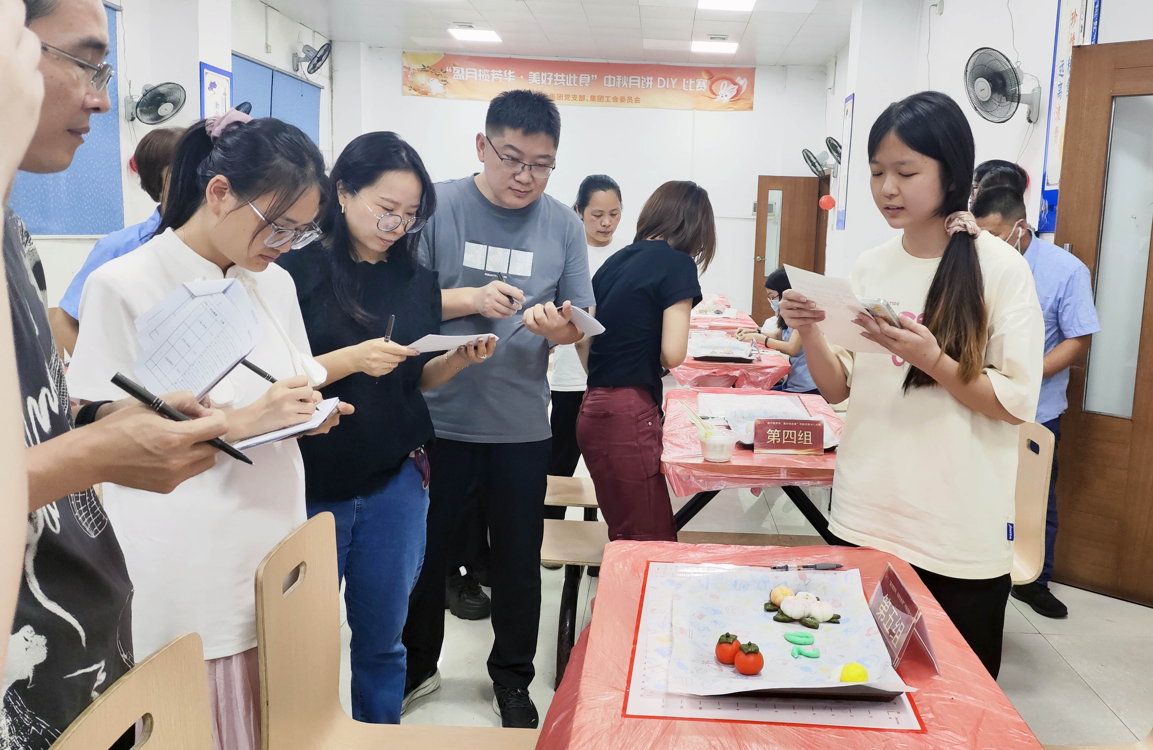 集團(tuán)工會(huì)成功舉辦“盈月攬芳華?美好共此食”中秋月餅DIY大賽
